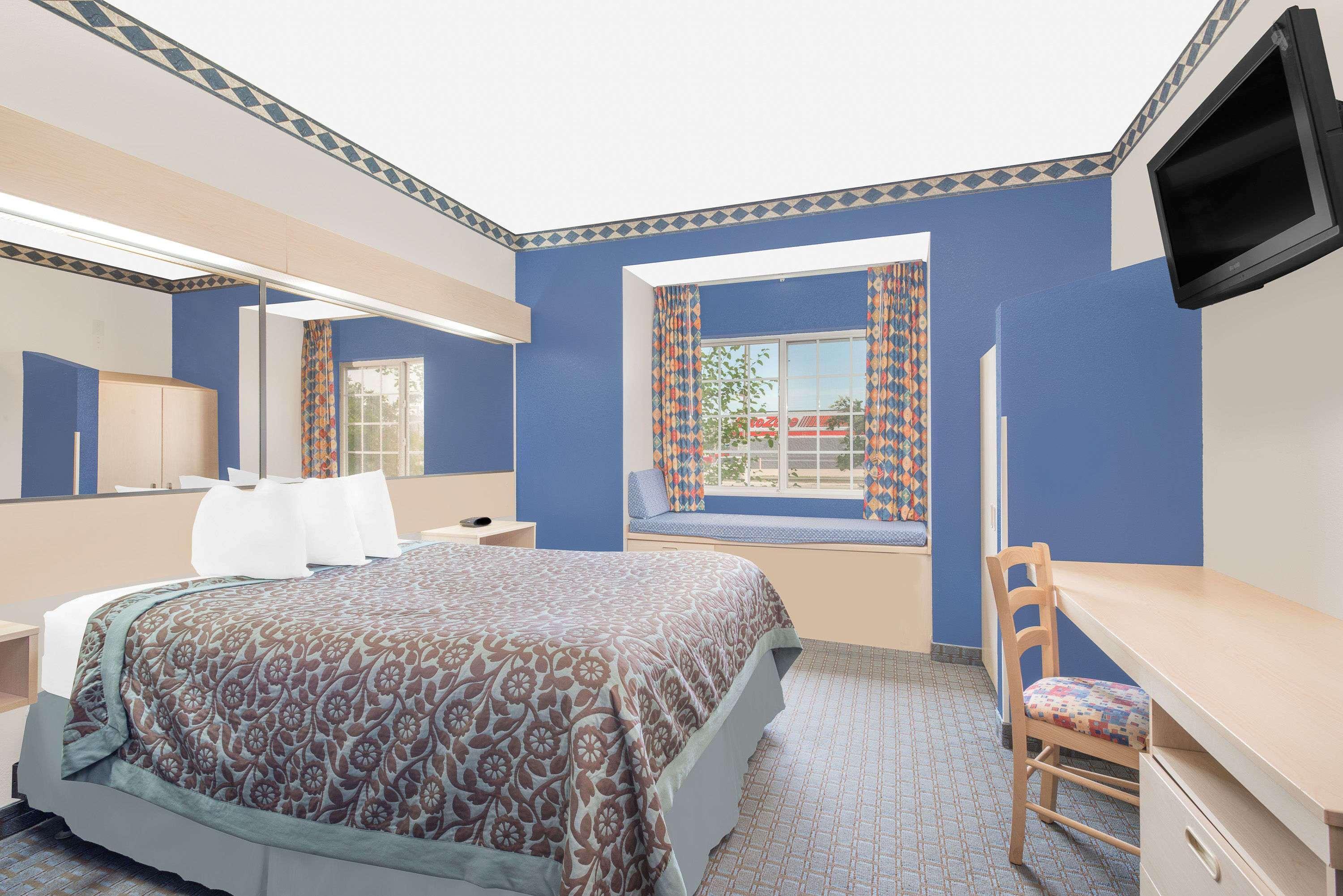 Days Inn & Suites By Wyndham Hutchinson Exterior foto