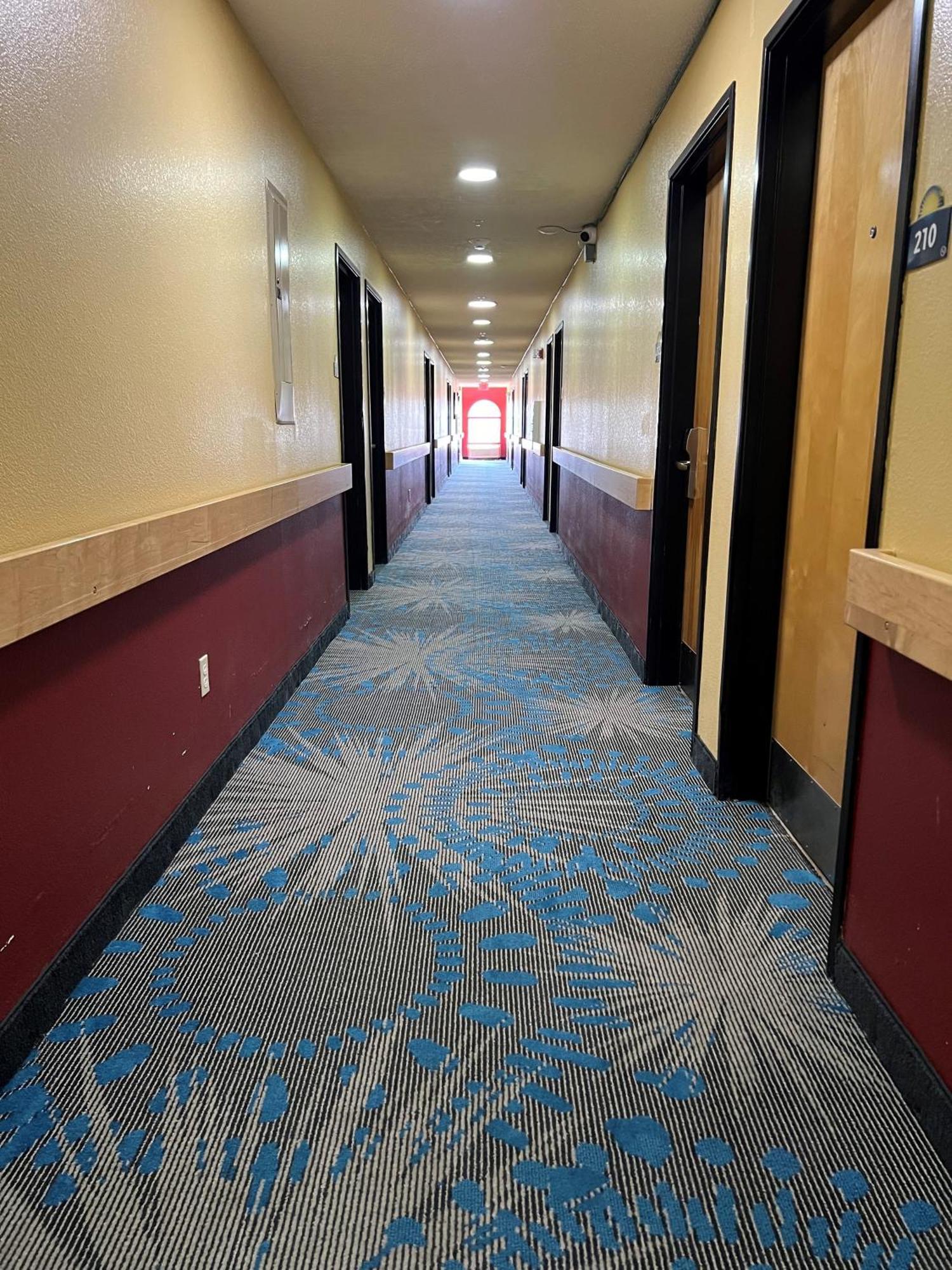 Days Inn & Suites By Wyndham Hutchinson Exterior foto